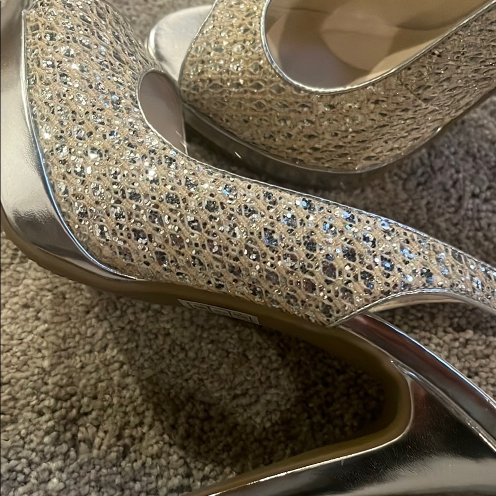 Elegant Silver Peep-Toe Heels - Picture 2 of 4